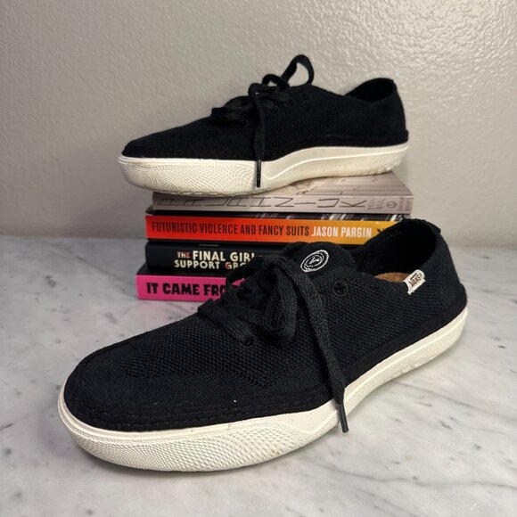 Vans Circle Vee Shoes in Black & Marshmallow - Picture 3 of 7